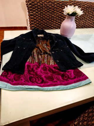 Conjunto Chaqueta Vaquera Negra y Blusa