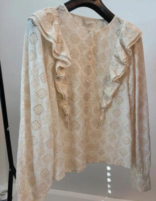 Blusa Beige Manga Larga Encaje
