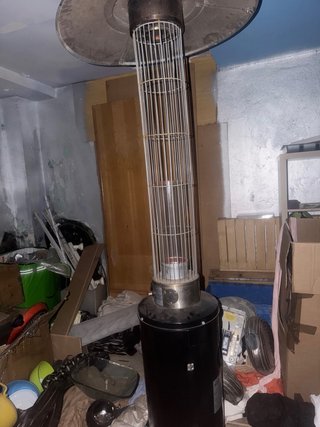 Estufa de gas exterior negra