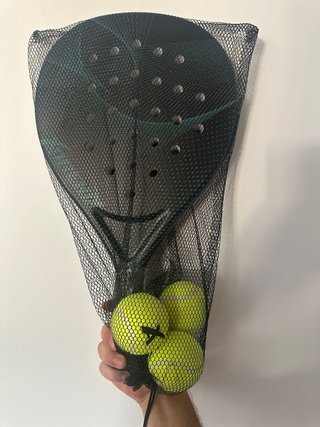 2 Raquetas de pádel  6 pelotas