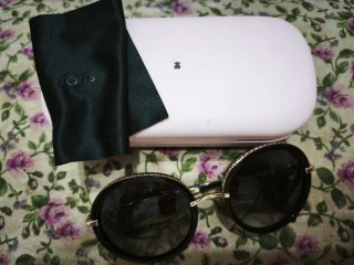 Gafas de sol Tous negras y doradas