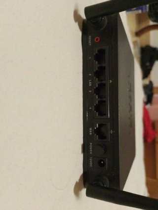 Router Cisco RV215W con accesorios