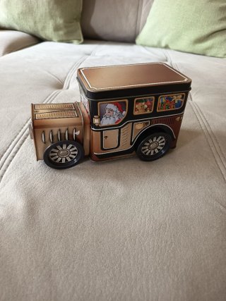 Coche de lata musical vintage