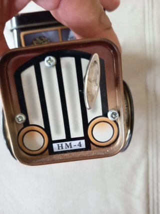 Coche de lata musical vintage
