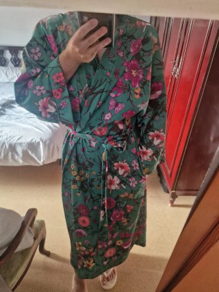 Bata kimono floral verde