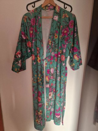 Bata kimono floral verde
