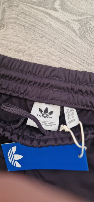 PANTALON ADIDAS CON ETIQUETA