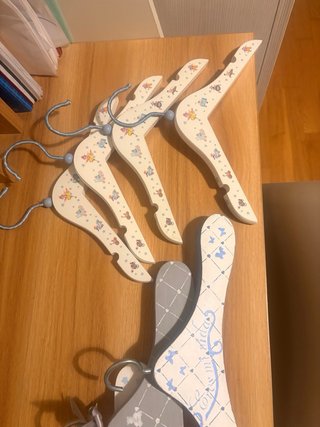 Lote de 7 perchas infantiles decoradas