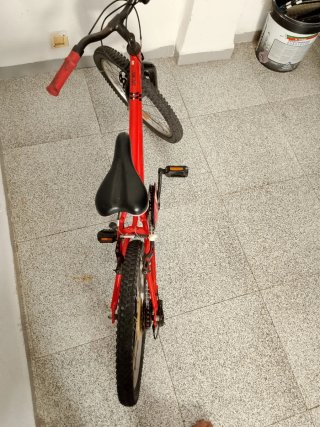 Bicicleta infantil roja Btwin