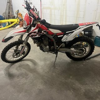 Moto Enduro/Cross Renthal Roja y Blanca
