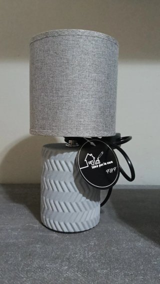 Lampada da tavolo grigia e beige
