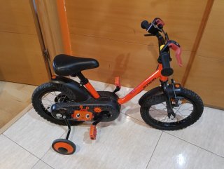 Bicicleta infantil Btwin con ruedines
