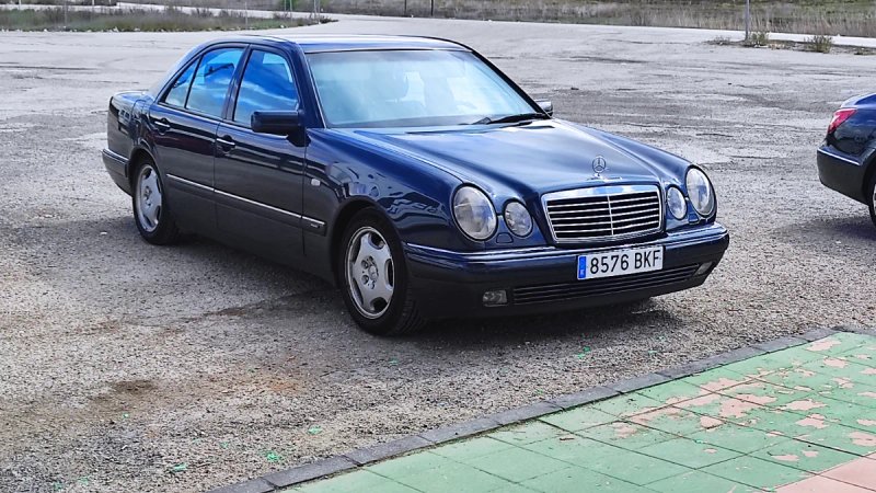 Mercedes-Benz 1999, foto 2