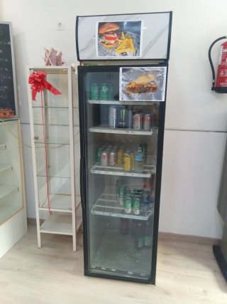 Vitrina expositora refrigerada para bebidas