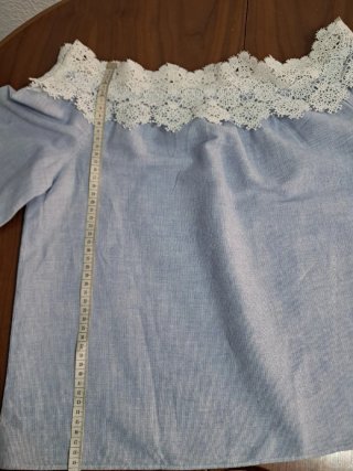 Blusa de rayas con encaje