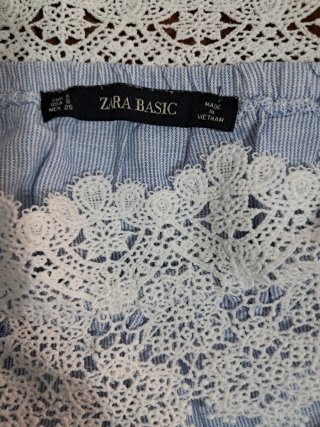 Blusa de rayas con encaje