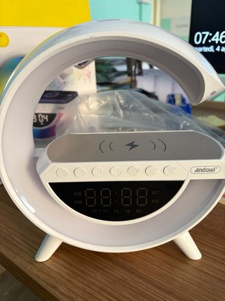 Lampada da scrivania con caricatore wireless