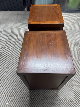 Mesitas de noche Banak de madera