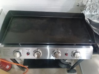 Plancha de gas 4 fuegos con carro