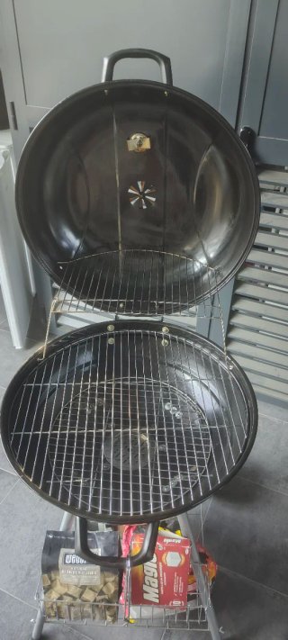 Barbacoa Negra y Plateada