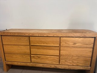 Cómoda de madera maciza - 9 cajones