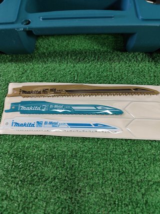 Sierra Recíproca Makita JR3051TK + Caja