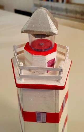 Faro decorativo in legno fatto a mano