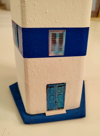 Faro decorativo in legno fatto a mano