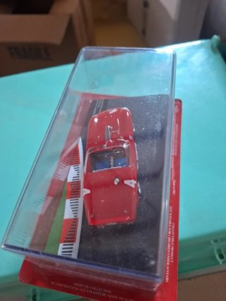 Ferrari 250 Testa Rossa 1:43