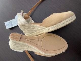 Alpargatas cuña beige/marrón T.38 sin usar