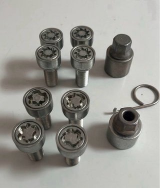 TORNILLOS ANTIRROBO VW GOLF TIGUAN SEAT AUDI Q7 T7