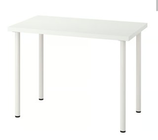 Mesa de estudio blanca Ikea 1 m x 60 cm.