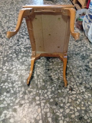 Taburete antiguo de habitación