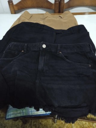 Lote 3 pantalones: 2 negros y 1 beige