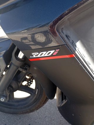 Kymco 300 muy nueva va perfecta ITV recién pasada,