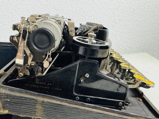 Máquina de escribir antigua Noiseless 1922