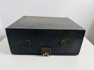 Máquina de escribir antigua Noiseless 1922