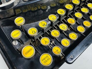 Máquina de escribir antigua Noiseless 1922
