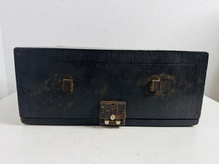 Máquina de escribir antigua Noiseless 1922
