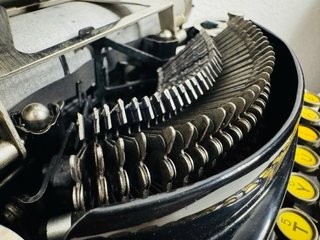 Máquina de escribir antigua Noiseless 1922