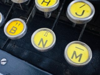 Máquina de escribir antigua Noiseless 1922
