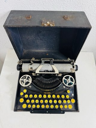 Máquina de escribir antigua Noiseless 1922