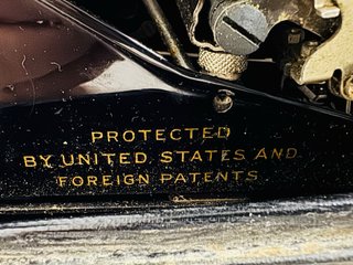 Máquina de escribir antigua Noiseless 1922