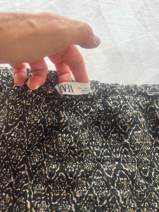 Falda Zara volantes beige y negro
