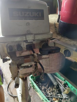 Motor fueraborda Suzuki 8 cv SIN documentación 2 t