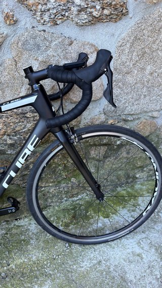 Bicicleta Cube de carretera carbono