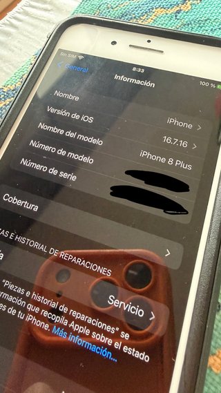 iPhone 8 Plus blanco, funda y cable de regalo.