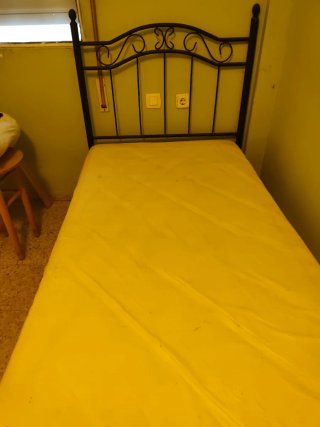 Cama con cabecero de metal De 90