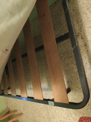 Cama con cabecero de metal De 90