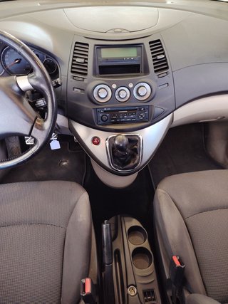 Mitsubishi Grandis 2007